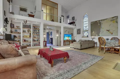 Living - 131 E Chestnut St, Lancaster, OH 43130 photo 10 of 12