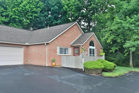 6828 Silverrock Dr, New Albany, OH 43054