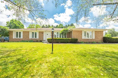 9843 Shalemar Dr, Pickerington, OH 43147