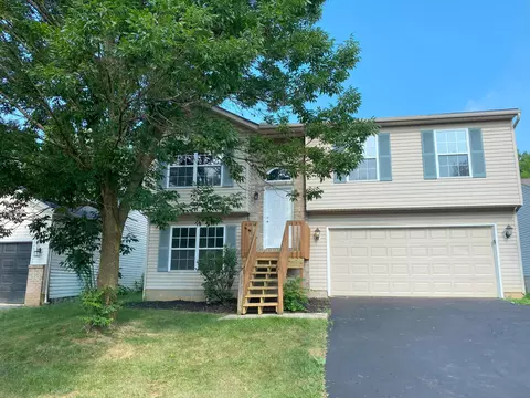 829 Crevis Ln, Columbus, OH 43228