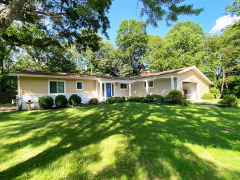 76 Mulligan Rd, Athens, OH 45701