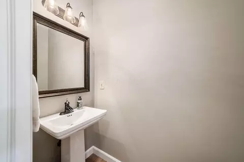 Bath - 5685 Dublinshire Dr, Dublin, OH 43017 photo 4 of 4