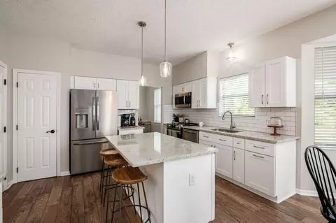 Kitchen - 5685 Dublinshire Dr, Dublin, OH 43017 photo 2 of 5
