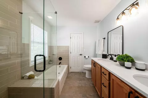 Bath - 5685 Dublinshire Dr, Dublin, OH 43017 photo 1 of 4