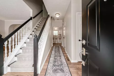 Entry Way - 5685 Dublinshire Dr, Dublin, OH 43017 photo 4 of 4