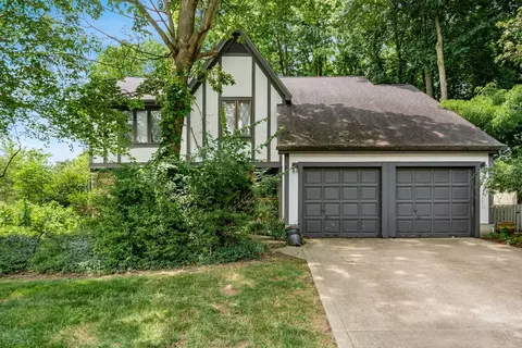 205 Woodedge Cir E, Powell, OH 43065