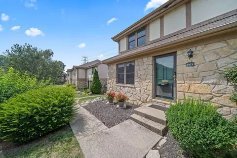 6171 Stornoway Dr N, Columbus, OH 43213