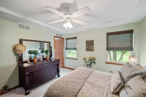 Bedroom - 400 Stone Gate Dr, Kenton, OH 43326 photo 4 of 10