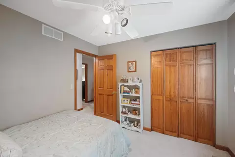 Bedroom - 400 Stone Gate Dr, Kenton, OH 43326 photo 2 of 10
