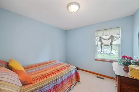 Bedroom - 400 Stone Gate Dr, Kenton, OH 43326 photo 5 of 10