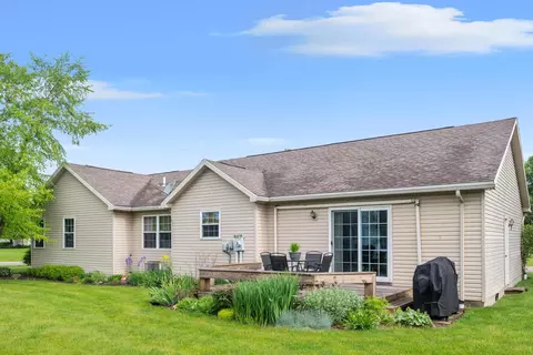 Exterior - 400 Stone Gate Dr, Kenton, OH 43326 photo 3 of 6