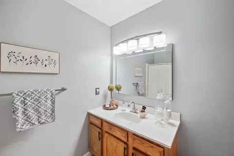 Bath - 400 Stone Gate Dr, Kenton, OH 43326 photo 2 of 3