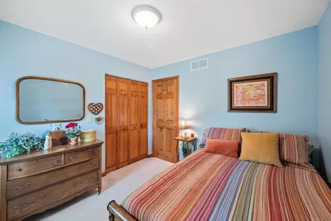 Bedroom - 400 Stone Gate Dr, Kenton, OH 43326 photo 6 of 10