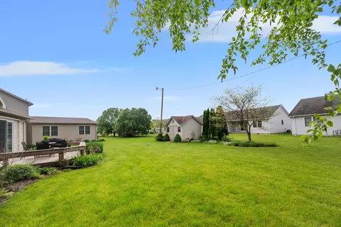 Exterior - 400 Stone Gate Dr, Kenton, OH 43326 photo 4 of 6