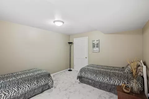 Bedroom - 400 Stone Gate Dr, Kenton, OH 43326 photo 9 of 10