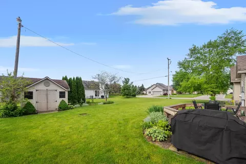 Exterior - 400 Stone Gate Dr, Kenton, OH 43326 photo 6 of 6
