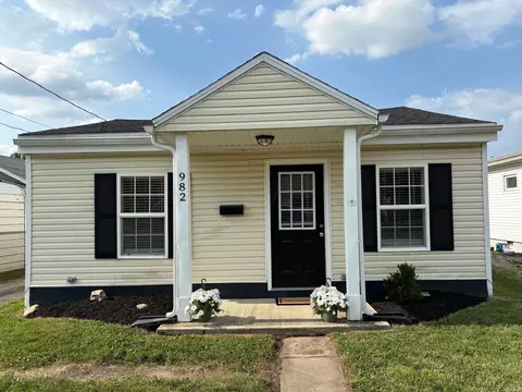 982 Oak Grove Ave, Marion, OH 43302