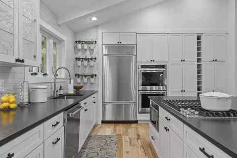 Kitchen - 7356 Macbeth Dr, Dublin, OH 43016 photo 6 of 9
