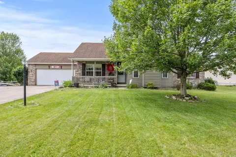 180 Jefferson Ridge Dr, Pataskala, OH 43062