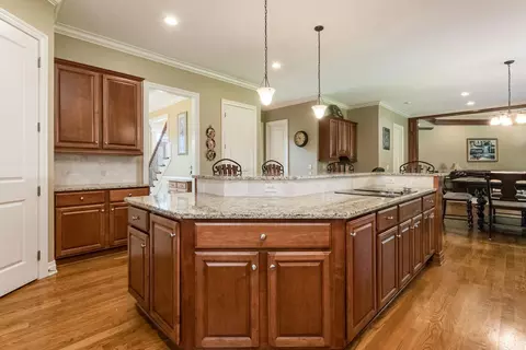 Kitchen - 2540 Silverleaf Dr, Powell, OH 43065 photo 4 of 5
