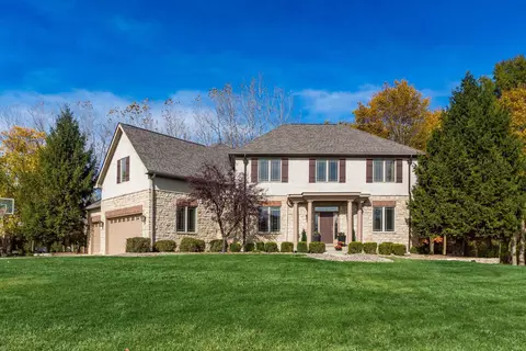 Exterior - 2540 Silverleaf Dr, Powell, OH 43065 photo 2 of 9