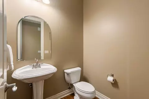 Bath - 2540 Silverleaf Dr, Powell, OH 43065 photo 1 of 9