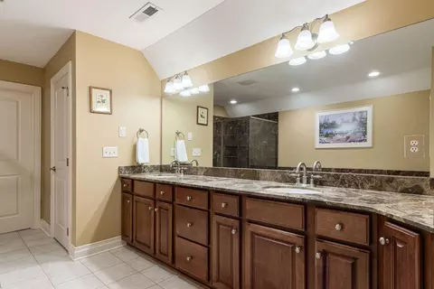 Bath - 2540 Silverleaf Dr, Powell, OH 43065 photo 2 of 9