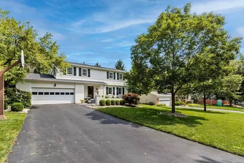 888 Singing Hills Ln, Columbus, OH 43235