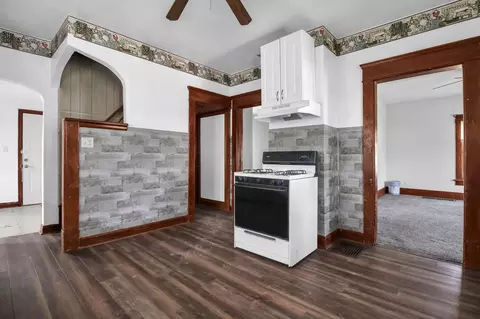 Entry Way - 11 Hoffer Ave, Mansfield, OH 44902 photo 2 of 4