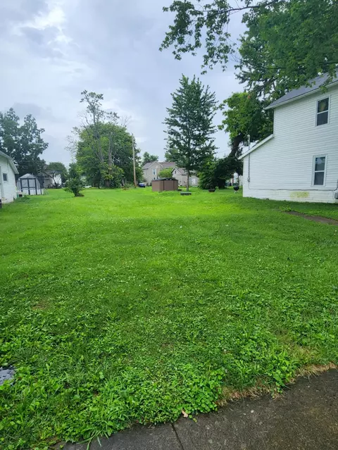808 S North St, Washington Court House, OH 43160