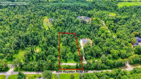 8245 Royalton Rd SW, Lancaster, OH 43130