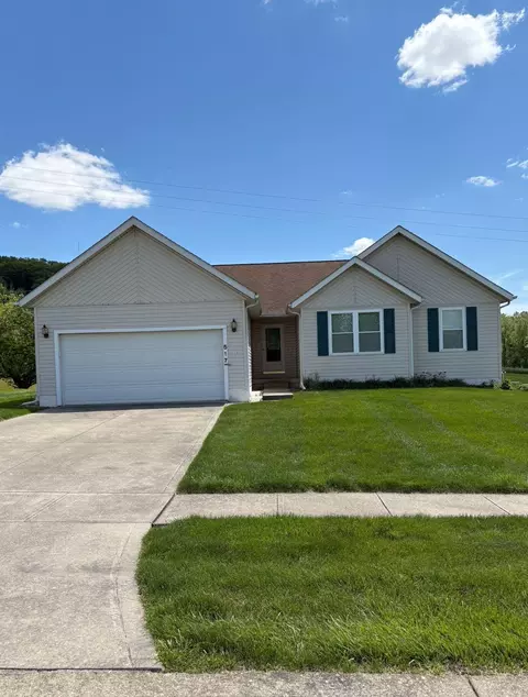 517 Meadowland Dr, Newark, OH 43055