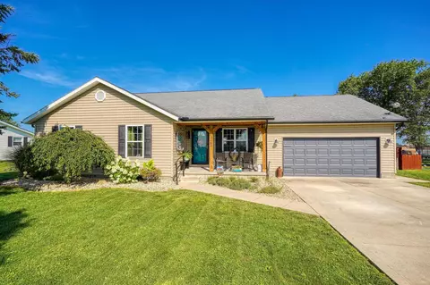 1387 Dill Rd NE, Bloomingburg, OH 43106