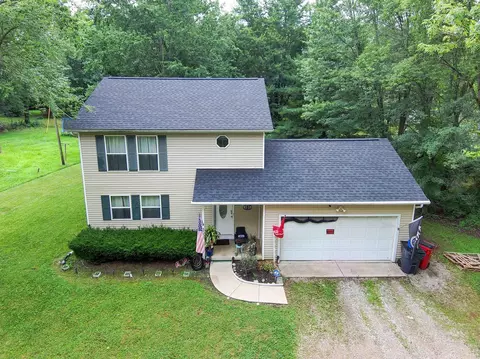 300 Woodside Dr SW, Pataskala, OH 43062