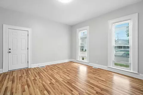 Living - 614 Mason St, Springfield, OH 45503 photo 5 of 6