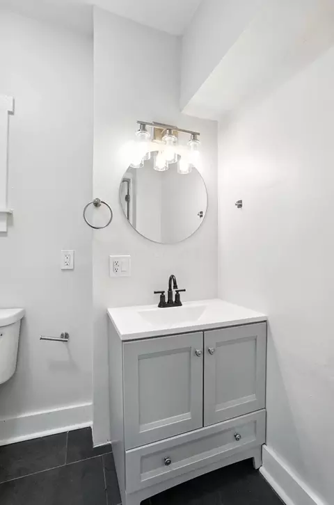 Bath - 614 Mason St, Springfield, OH 45503 photo 6 of 7