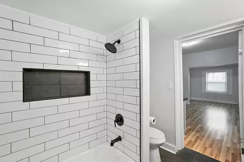 Bath - 614 Mason St, Springfield, OH 45503 photo 3 of 7