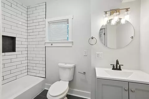 Bath - 614 Mason St, Springfield, OH 45503 photo 5 of 7
