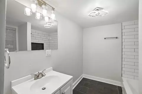 Bath - 614 Mason St, Springfield, OH 45503 photo 1 of 7