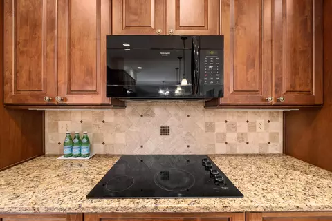Kitchen - 6567 Greensway Loop, Dublin, OH 43016 photo 6 of 10