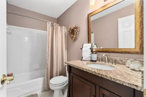 Bath - 6567 Greensway Loop, Dublin, OH 43016 photo 9 of 10