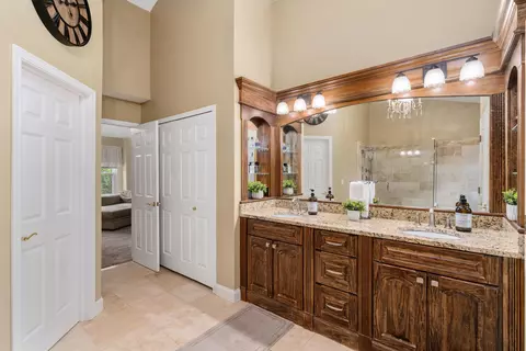 Bath - 6567 Greensway Loop, Dublin, OH 43016 photo 5 of 10