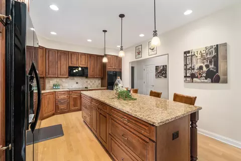 Kitchen - 6567 Greensway Loop, Dublin, OH 43016 photo 3 of 10