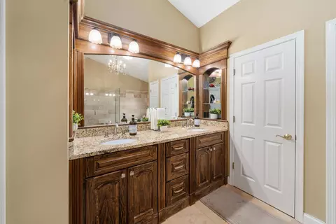 Bath - 6567 Greensway Loop, Dublin, OH 43016 photo 3 of 10