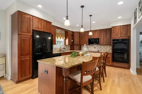 Kitchen - 6567 Greensway Loop, Dublin, OH 43016 photo 2 of 10