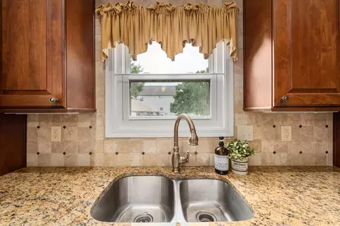 Kitchen - 6567 Greensway Loop, Dublin, OH 43016 photo 5 of 10