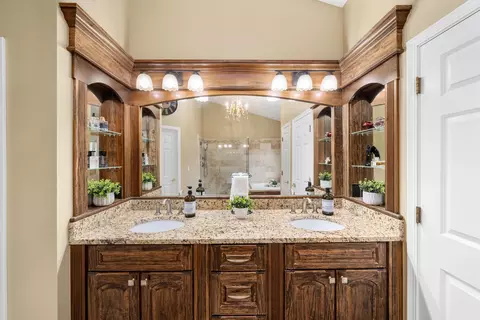 Bath - 6567 Greensway Loop, Dublin, OH 43016 photo 4 of 10