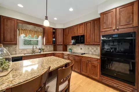 Kitchen - 6567 Greensway Loop, Dublin, OH 43016 photo 10 of 10