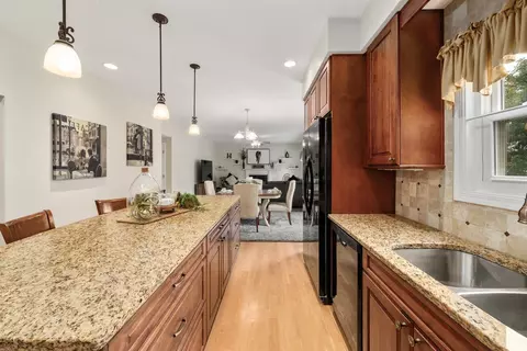 Kitchen - 6567 Greensway Loop, Dublin, OH 43016 photo 8 of 10