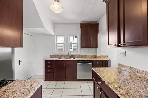 Kitchen - 343 E Moler St, Columbus, OH 43207 photo 2 of 2